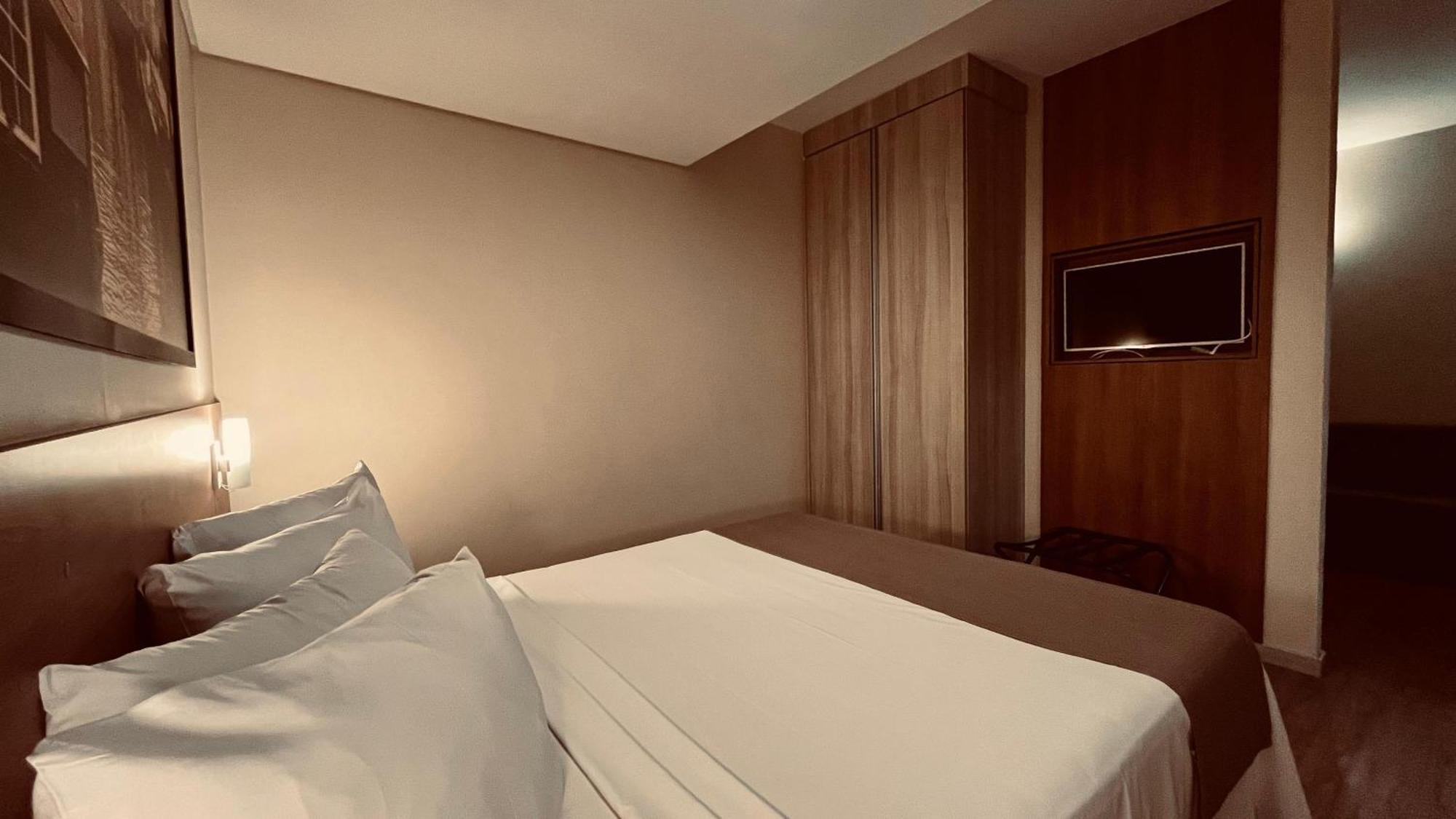 Hotel Amsterdam Montes Claros Exteriér fotografie