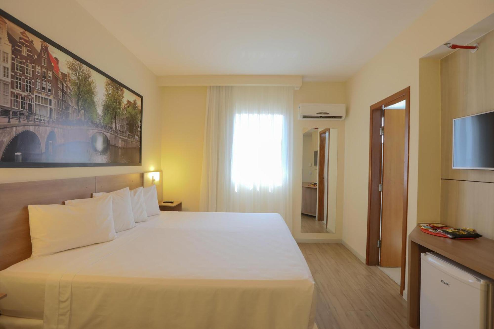 Hotel Amsterdam Montes Claros Exteriér fotografie