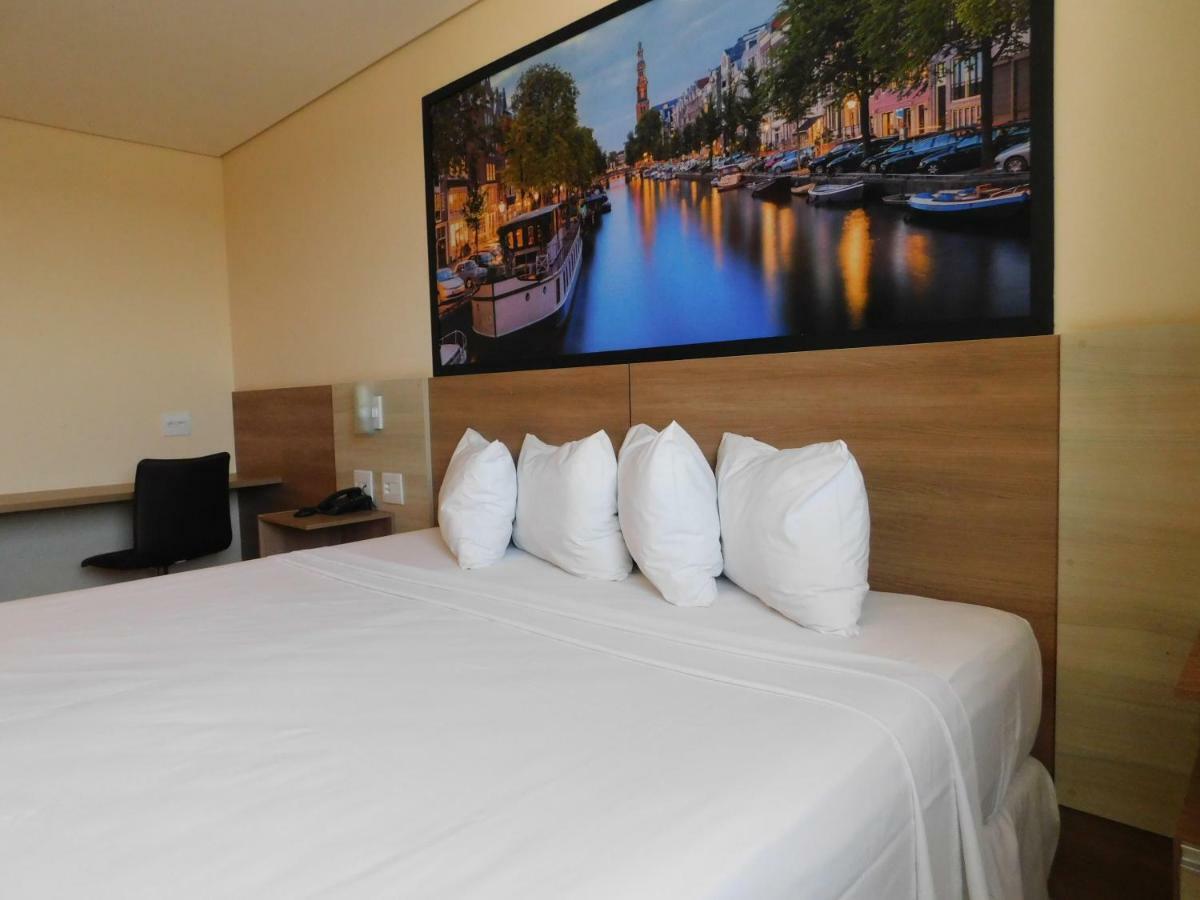 Hotel Amsterdam Montes Claros Pokoj fotografie
